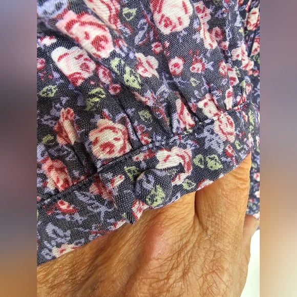 Lauren Conrad long sleeve Blouse XL Ruffle Style Roses - Picture 3 of 7